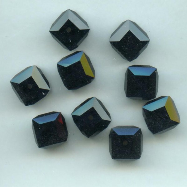 5601 8 N *** 4 cubes Swarovski réf. 5601 8mm JET (noir) - Photo n°1