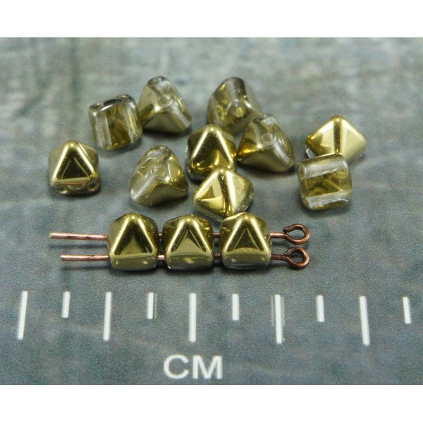 Cristal d'Or de la Moitié de la Pyramide Goujon Deux Trou de Verre tchèque Perles de 6mm x 6mm 16pcs - Photo n°1