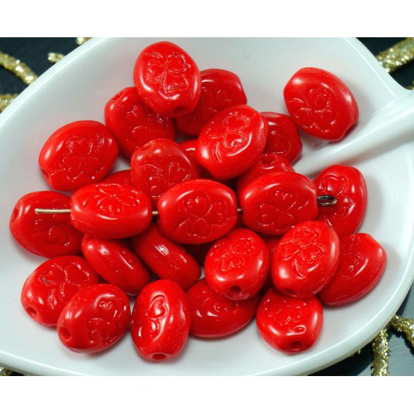 Opaque Rouge tchèque Verre Plat Ovale Shamrock Perles de St Patrick Day le Lotier à Feuilles d'Hallo - Photo n°1