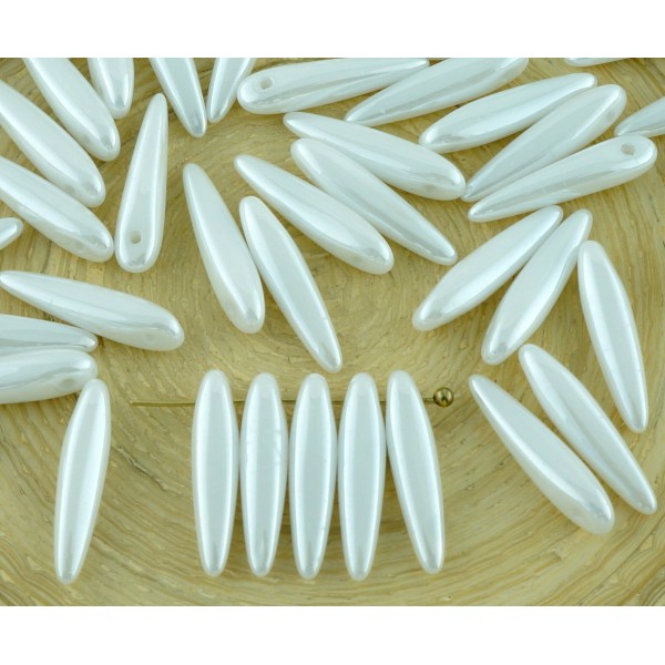 30pcs Opaque Lustre Blanc PRECIOSA Épine Poignard Plat de Feuilles de Verre tchèque Perles 5mm x 16m - Photo n°1