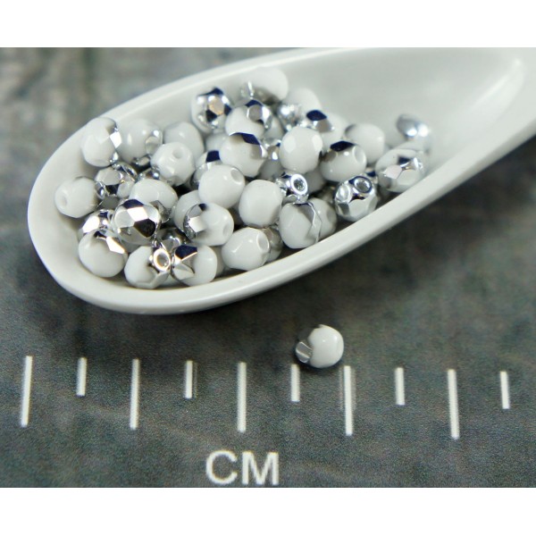 Argent blanc Demi-Rond à Facettes Feu Poli Verre tchèque Perles de 4mm, 100pcs - Photo n°1