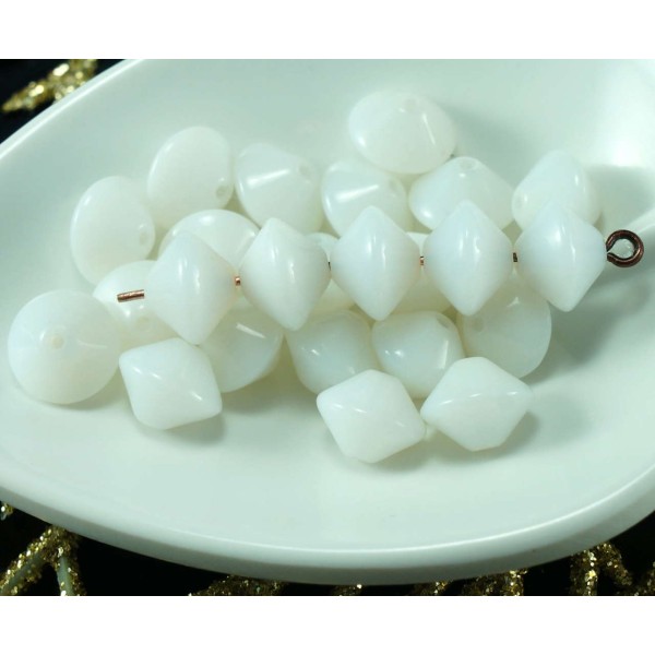 Blanc Opaque Verre tchèque Bicone Perles d'Entretoise de 7mm x 8mm 30pcs - Photo n°1
