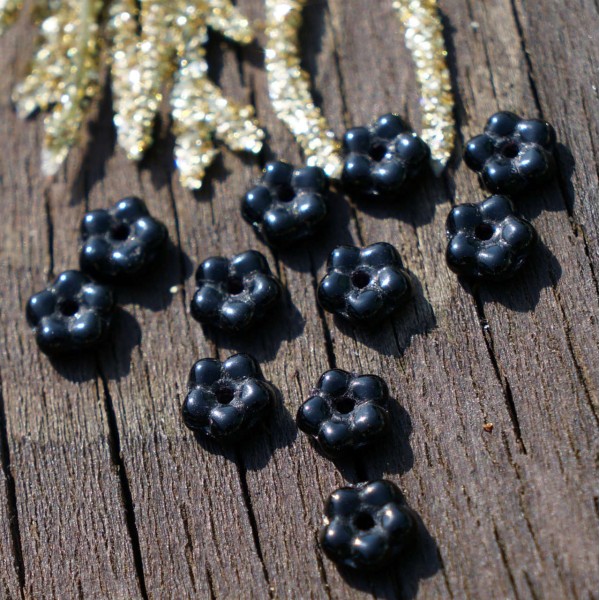 Noirs opaques tchèque Verre Plat Fleur de Perles d'Entretoise de Tissage 5mm 8g 100pcs - Photo n°1