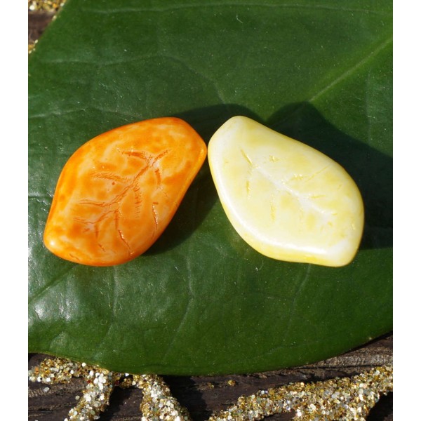 Mélanger un Jaune Brillant Orange en Verre Feuille de Perles tchèque Feuille de Perles Feuilles d'or - Photo n°1