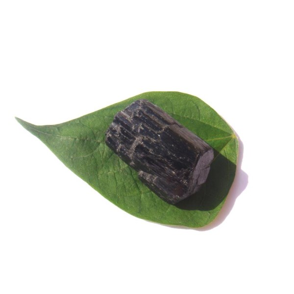 Tourmaline Noire Brésil : Pierre brute 4,8 CM x 2,9 CM de diamètre max - Photo n°1