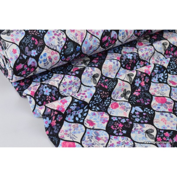 COUPON dim 50 x 150 de Tissu Jersey envers Minky imprimé fleurs et papillons bleu, noir et rose - Photo n°1