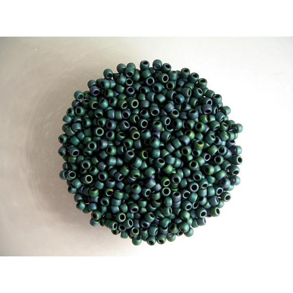 10G Rocailles en verre Toho 8/0 vert sapin foncé irisé (3mm) - Photo n°1