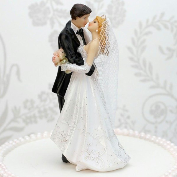 Couple de mariés se regardant, haut.13 cm, figurine traditionnelle pièce montée mariage - Photo n°1