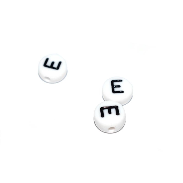Perle ronde alphabet lettre E acrylique blanc 7 mm - Photo n°1