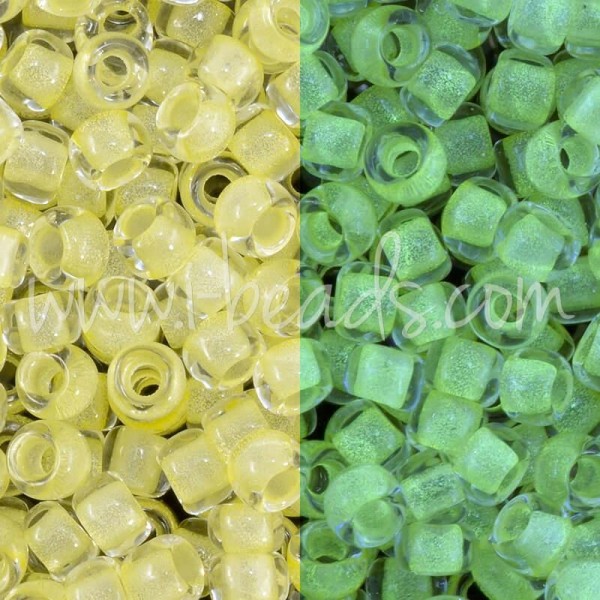 cc2721 - perles de rocaille Toho 8/0 Glow in the dark yellow/bright green (10g) - Photo n°1