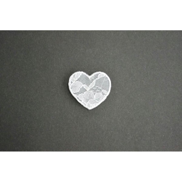 Application à  thermocoller coeur dentelle blanche 3.5 cm x 3 cm - Photo n°1