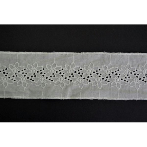 Dentelle broderie anglaise Mailys 65mm - Photo n°1