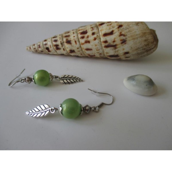 Kit boucles d'oreilles perle verte et plume argent mat - Photo n°2