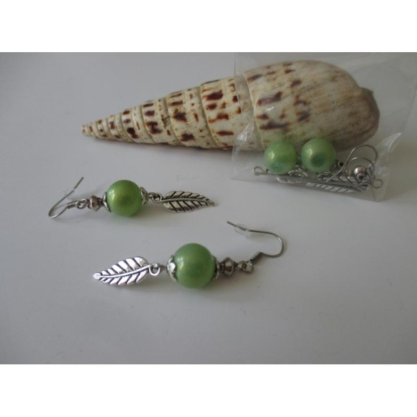 Kit boucles d'oreilles perle verte et plume argent mat - Photo n°1
