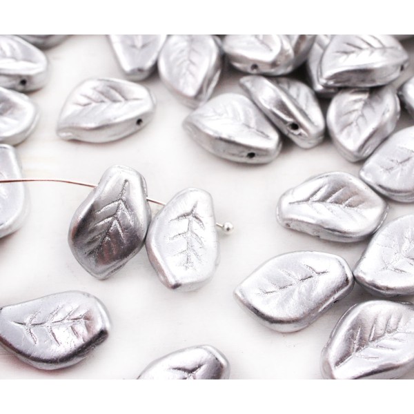10pcs Mat Métallisé Aluminium Argent Agité Sculpté Plat de Feuilles de Verre tchèque Perles de 9mm x - Photo n°1