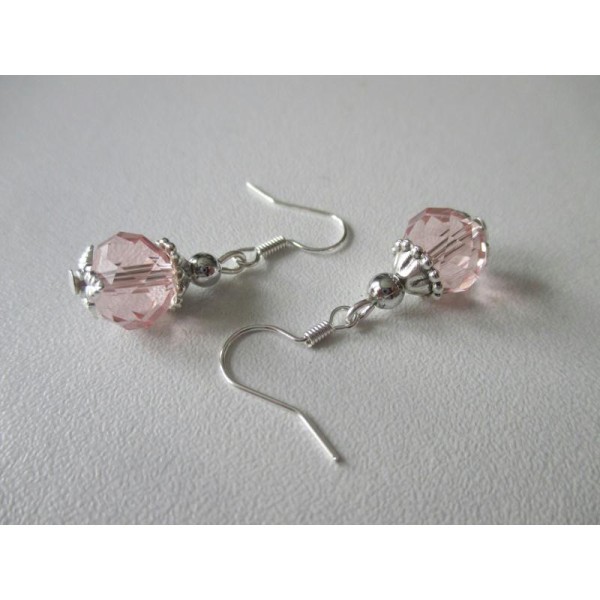 Kit boucles d'oreilles perle rose à facette - Photo n°1