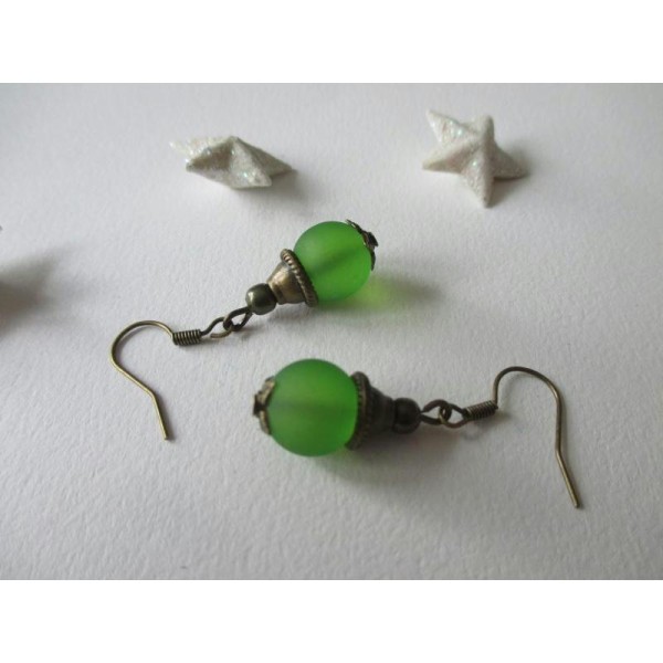 Kit boucles d'oreilles perles vertes et apprêts bronzes - Photo n°1
