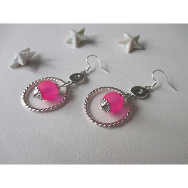 Kit boucles d'oreilles perle rose et anneaux torsadés - Photo n°1