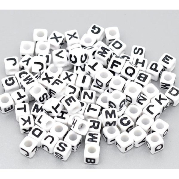 300 Perles Cubes Alphabet / Lettres Blanc Et Noir 7mm - Photo n°1