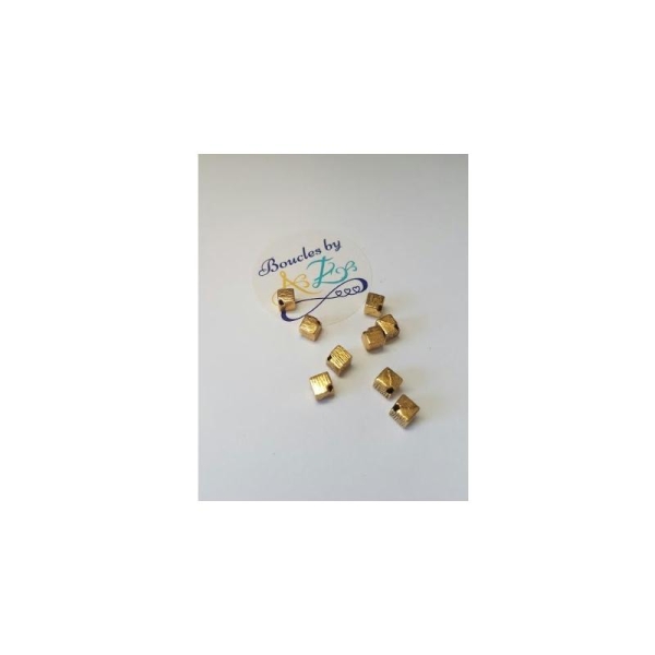 Perles cubes dorées 5*5mm x10 - Photo n°1