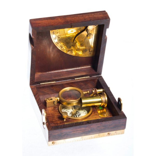Boîte de marin avec compas, échelle, niveau et clinomètre vintage steampunk - Photo n°1