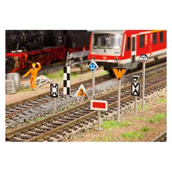 Panneaux de signalisation ferroviaire  - Echelle HO - Faller - Photo n°1