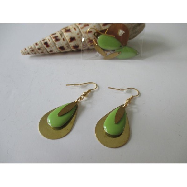 Kit boucles d'oreilles gouttes dorées et sequin vert anis - Photo n°1