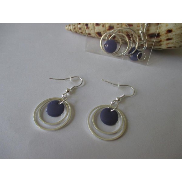 Kit boucles d'oreilles anneaux argentés et sequin violet - Photo n°1