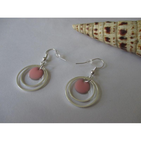 Kit boucles d'oreilles anneaux argentés et sequin rose - Photo n°2