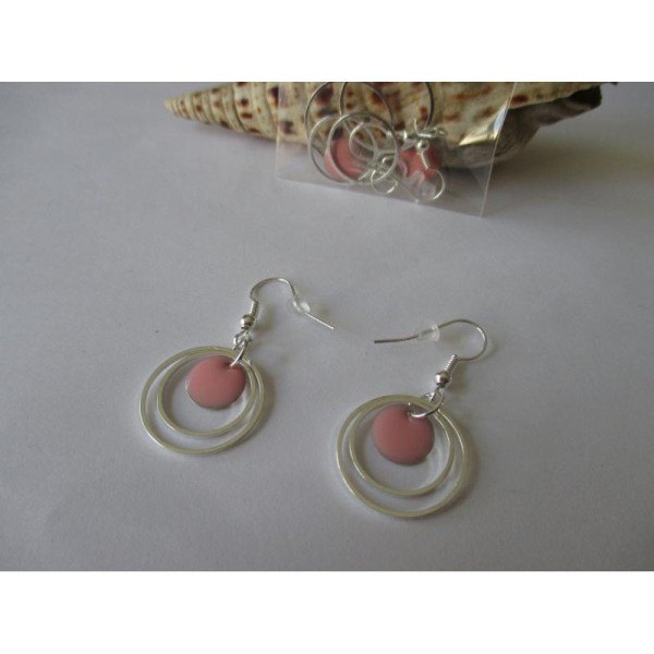Kit boucles d'oreilles anneaux argentés et sequin rose - Photo n°1