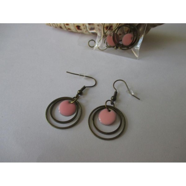 Kit boucles d'oreilles anneaux bronze et sequin émail rose - Photo n°1