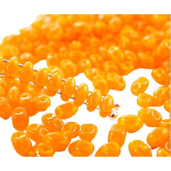10g Orange Orange Opale MINIDUO Verre tchèque Perles de rocaille Deux Trous Mini Duo de 2mm x 4mm - Photo n°1