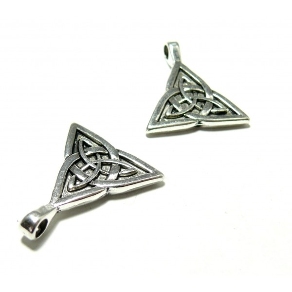 S1117282 PAX 10 pendentifs Triangle Noeud Celtique métal couleur Argent Antique - Photo n°1