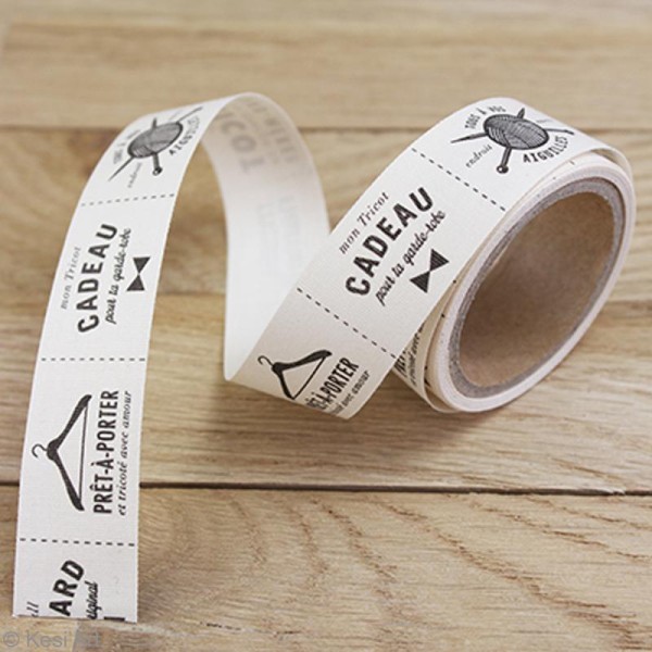 Assortiment de labels en tissu 2 cm - Textes français - 66 étiquettes - Photo n°2