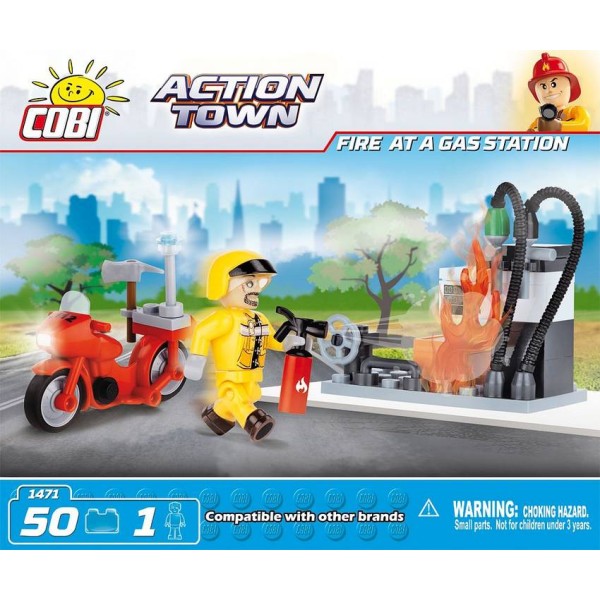 Action Town - Pompier à la station service - 50 pcs - 1 figurine Cobi - Photo n°1