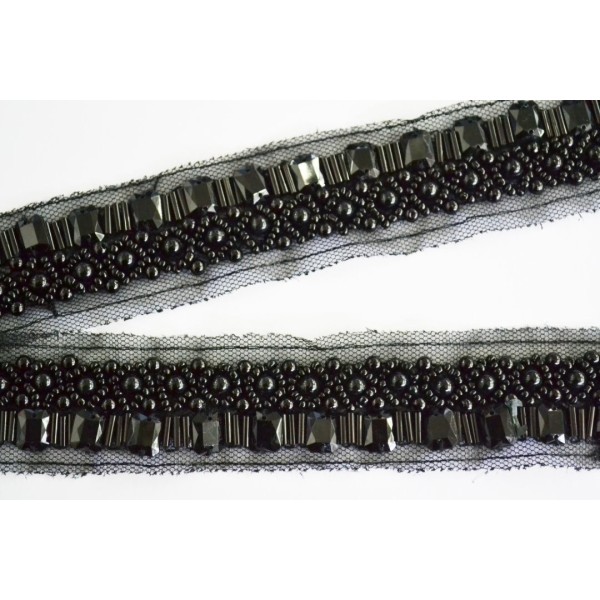 Galon perles et cabochons sur tulle noir 30mm - Photo n°1