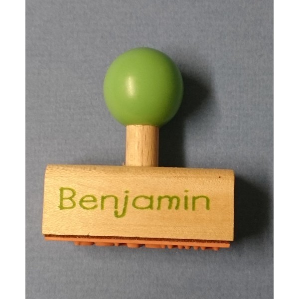 Tampon en bois prénom Benjamin - Photo n°1