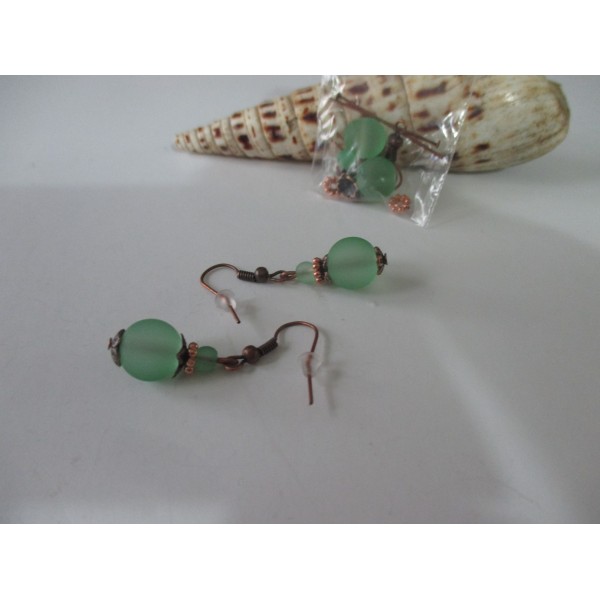 Kit boucles d'oreilles perles givrées verte set apprêt cuivre - Photo n°1