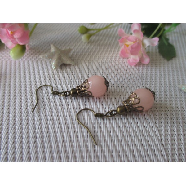 Kit boucles d'oreilles apprêts bronze et perle en verre saumon clair - Photo n°1