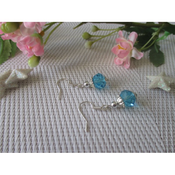 Kit boucles d'oreilles perles en verre bleu à facette - Photo n°1