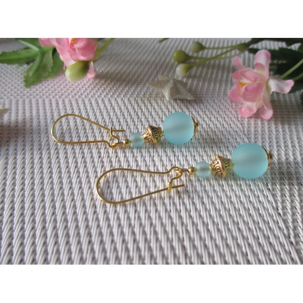 Kit boucles d'oreilles apprêts dorés et perle en verre givrée bleue - Photo n°1