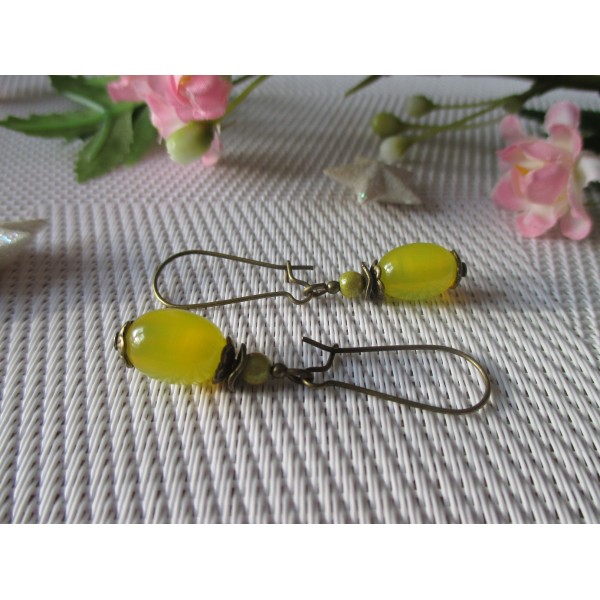 Kit boucles d'oreilles apprêts bronze et perle en verre ovale jaune - Photo n°1