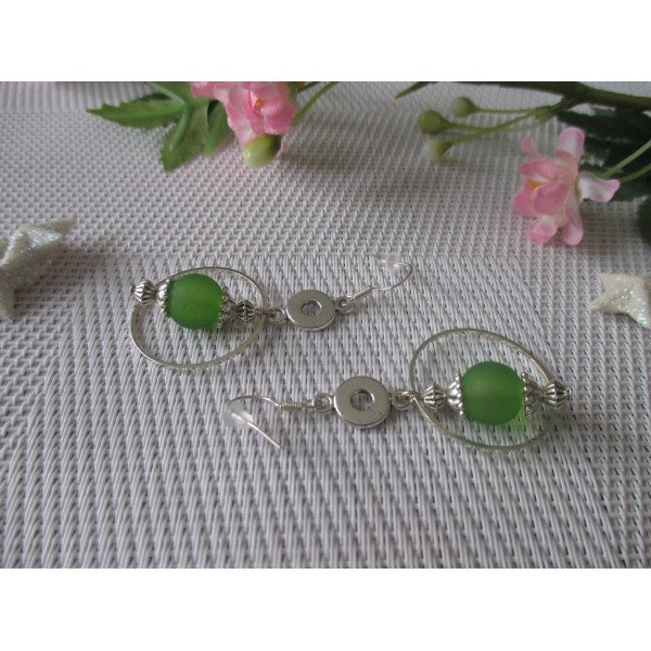 Kit boucles d'oreilles apprêts argent mat et perle en verre verte - Photo n°1