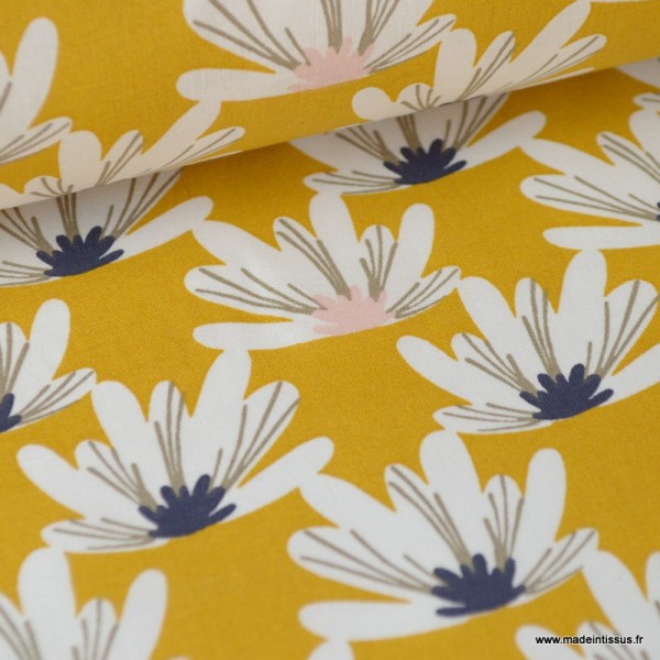 Tissu coton imprimé fleurs de Lotus blanches fond Moutarde. Oeko tex - Photo n°1