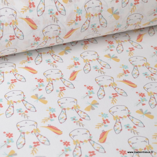 Tissu coton imprimé têtes de lapins, fleurs et oiseaux corail et jaune - Photo n°1