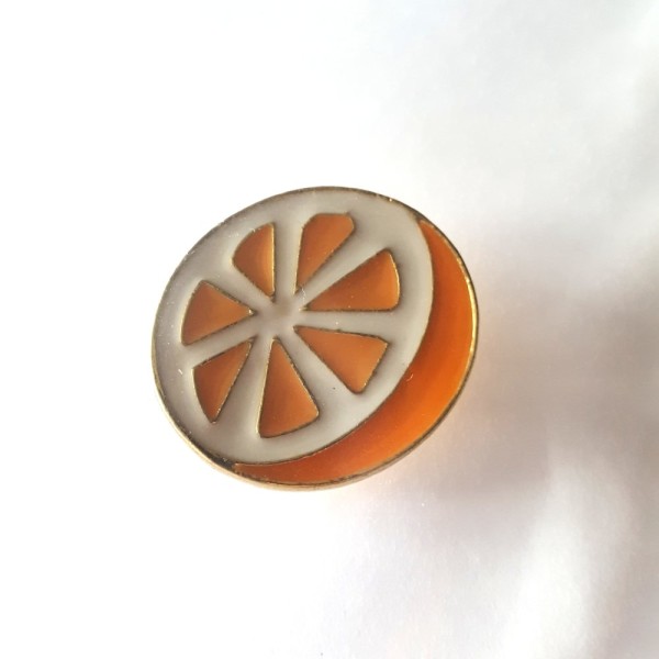 Pin's orange  - 21x24mm - Photo n°1