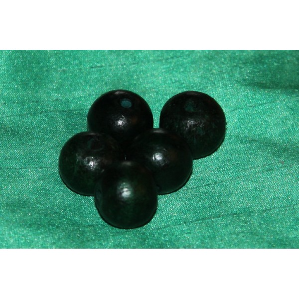 Lot de 5 perles rondes en bois vert foncé de 16 mm de diamètre. - Photo n°3
