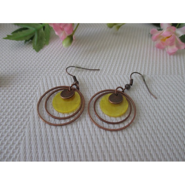 Kit boucles d'oreilles anneaux cuivre et sequin nacre jaune - Photo n°1