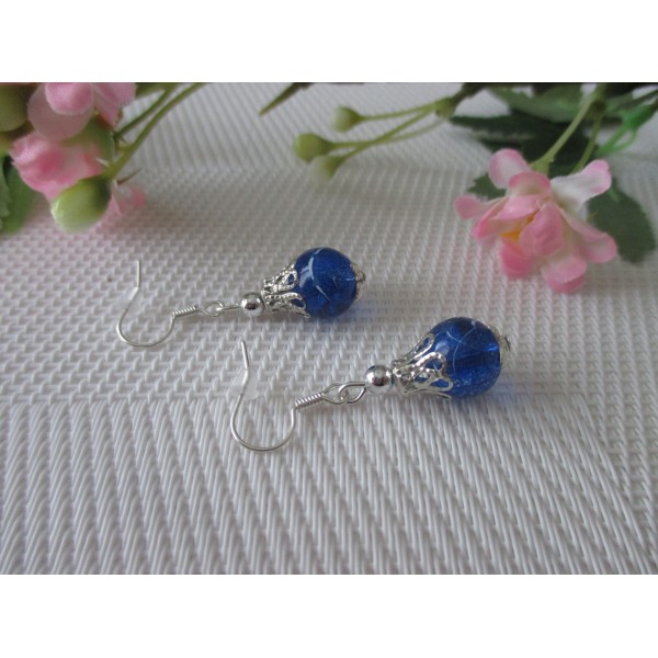 Kit boucles d'oreilles perles en verre bleu tréfilé blanc - Photo n°1