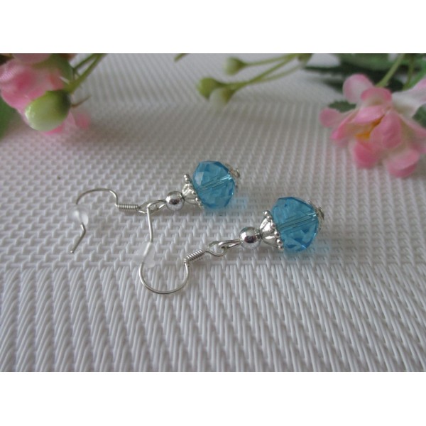 Kit boucles d'oreilles perle en verre à facette bleue - Photo n°1